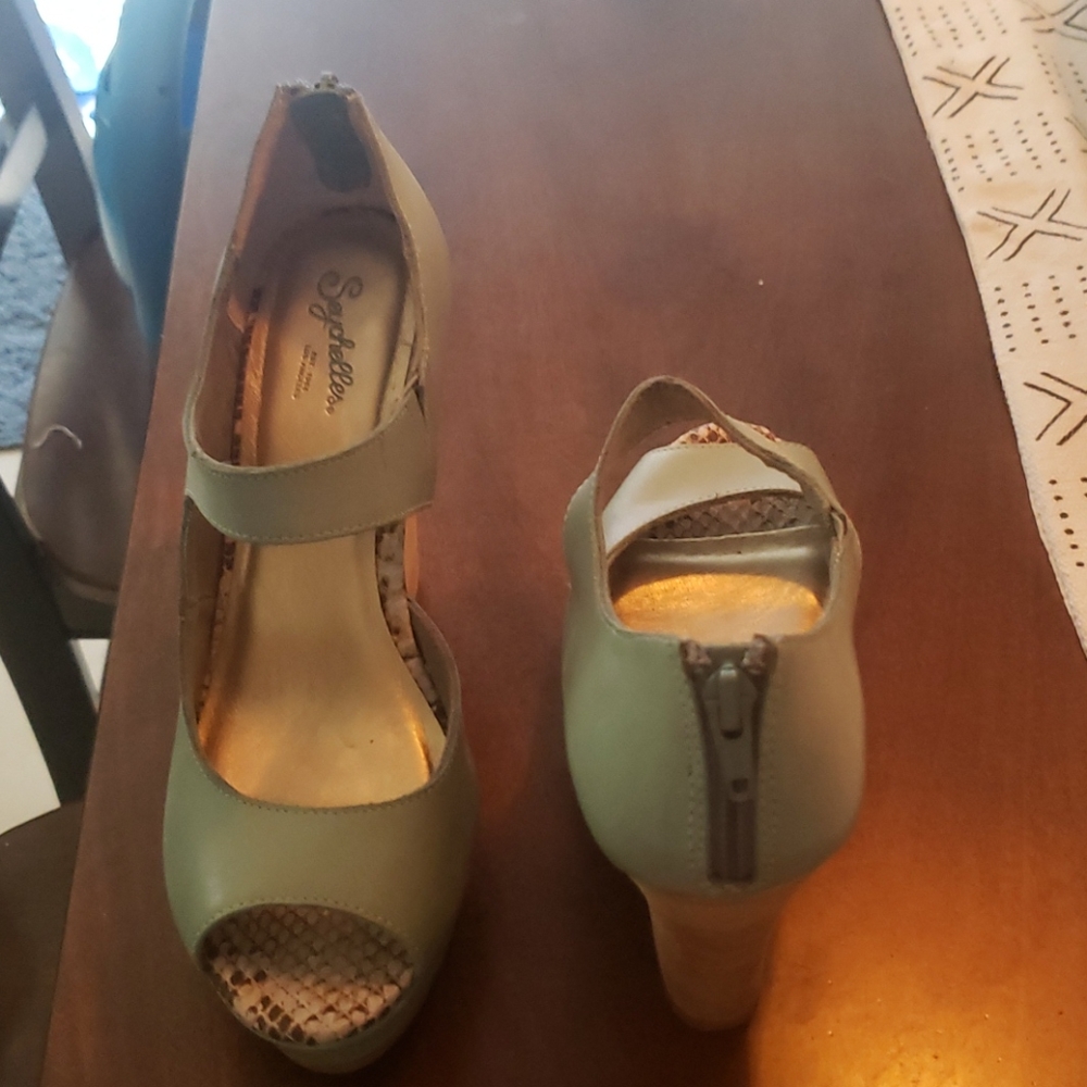 Seychelles Mint Green Leather Wedges